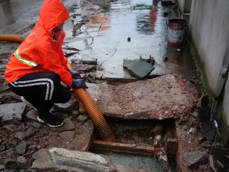 东海专业清理污水池 炜誉市政以规范流程守护城市 “肠道”